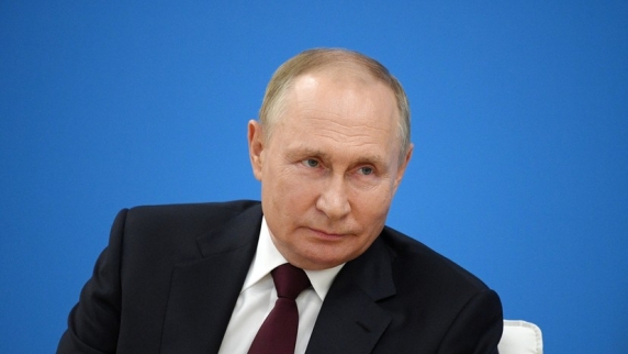 Путин остановил кортеж, чтобы пообщаться с жителями <b>Калининград</b>а