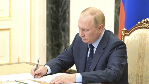 Песков сообщил, что Путин работает над посланием Федеральному собранию