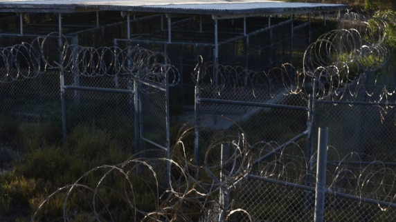 МИД КНР назвал американскую тюрьму <b>Гуантанамо</b> «чёрной страницей в истории прав чело...