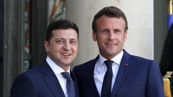 Зеленский поздравил Макрона с началом председательства Франции в Совете ЕС