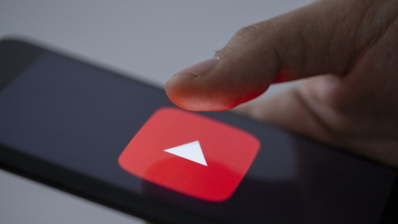 Клишас: <b>YouTube</b> может стать в России вне закона