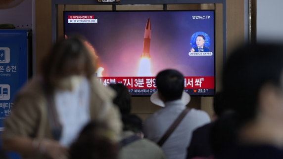 В Южной Корее заявили, что <b>КНДР</b> ракетными пусками стремится «усмирить» власти Сеула