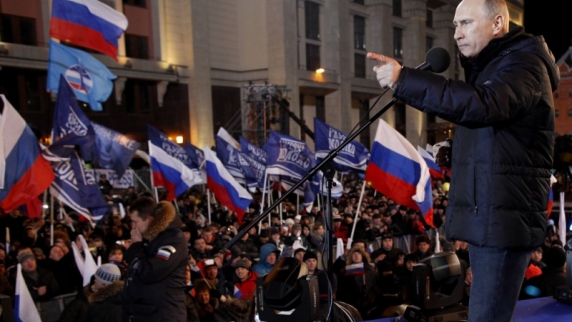 Владимир Путин выступил перед сторонниками в предвыборном <b>штаб</b>е: «Мы — одна команда...