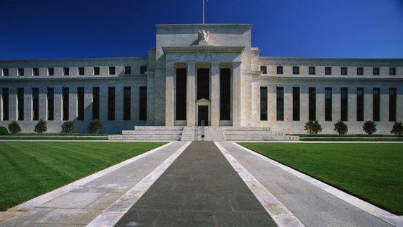<b>ФРС</b> США сохранила базовую процентную ставку на уровне 5—5,25%
