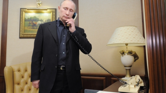 Путин провел <b>телефонный разговор</b> с Трампом