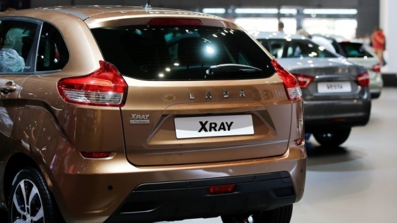 Запасы автомобилей Lada XRay у дилеров закончились