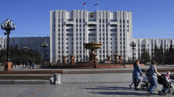 В «Справедливой России — За правду» выступили против драпировки памятника Ленину в Хабаров...