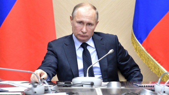 Владимир Путин поддержал предложение не наказывать штрафами самозанятых граждан на все вре...
