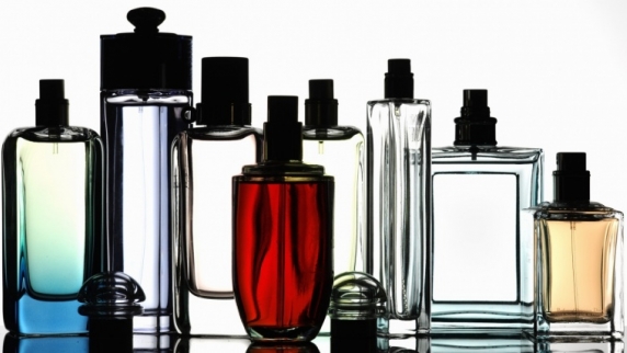 Минпромторг изучает возможность импортозамещения в парфюмерии