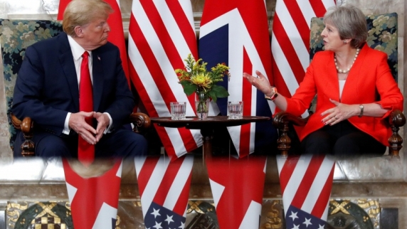 Набирает обороты дипломатический <b>скандал</b> между Вашингтоном и Лондоном