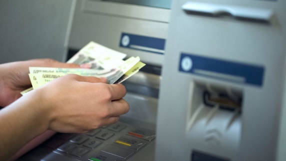 Специалист Власов дал советы по безопасному снятию денег в банкомате