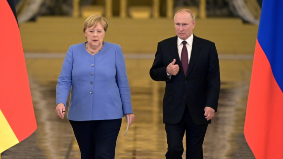Меркель сообщила, что с 2001 года имела разногласия с Путиным
