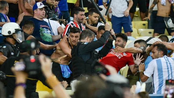ФИФА открыла дело по итогам беспорядков на матче Бразилия — <b>Аргентина</b>