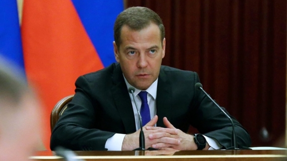 Дмитрий Медведев считает, что цифровым телевидением в России должен быть охвачен каждый до...