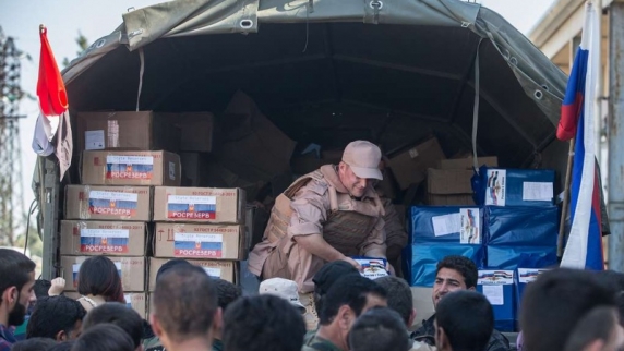 Российская военная полиция помогла доставить более тысячи тонн гуманитарных грузов в лагер...