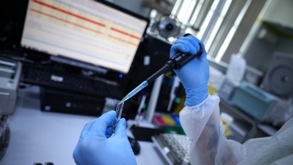 Гинцбург опроверг искусственное происхождение штамма коронавируса «омикрон»