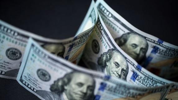 Экономист Колташов назвал девальвацию доллара способом выхода из финансового кризиса для С...