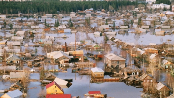 В Якутии введен режим ЧС, из зоны паводка эвакуируют людей