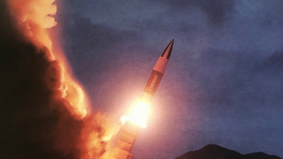 Военные Южной Кореи допускают, что <b>КНДР</b> запустила две баллистические ракеты