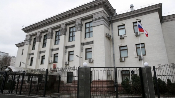 Российское посольство направило ноту в украинский МИД по поводу <b>отказ</b>ов во въезде н...