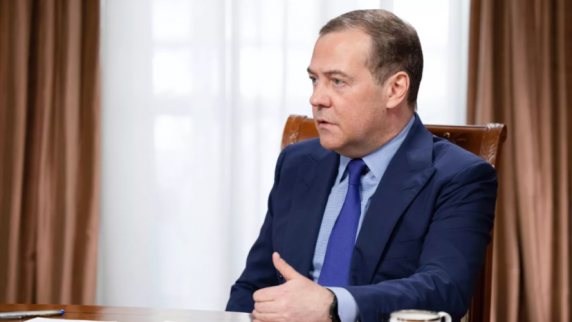 Медведев: Россия не допустит появления ядерного оружия у враждебных соседей