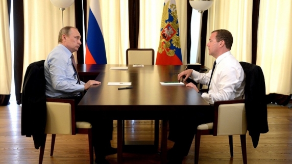 Медведев представит Путину предложения по структуре нового правительства