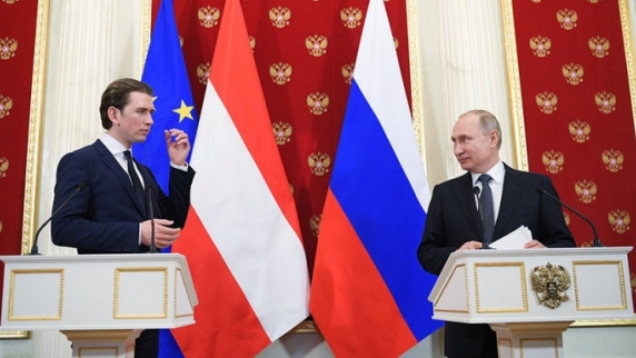 Канцлер Австрии рассказал об отношениях с Россией после шпионского скандала