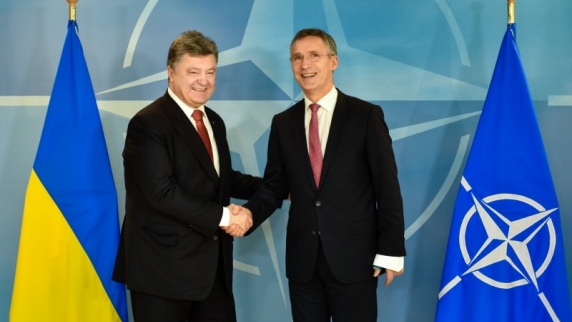Порошенко намерен провести <b>референдум</b> о вступлении Украины в НАТО