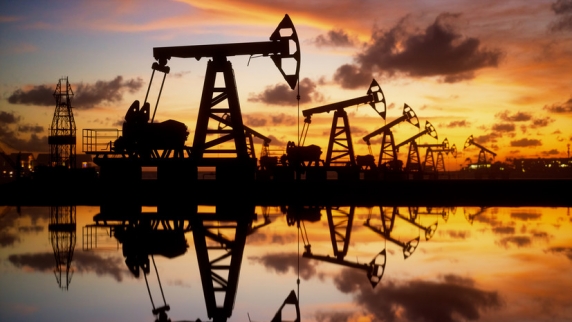 Саудовская Аравия, <b>Ирак</b>, Кувейт и Оман сократят добычу нефти с мая до конца года