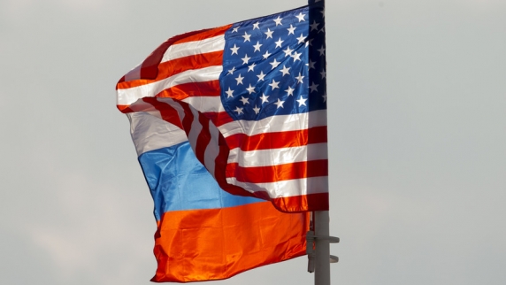 Американский обозреватель WSJ заявил о якобы наличии у России компромата против элиты США