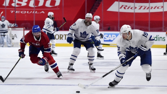 Гол 41-летнего Торнтона помог «Торонто» одолеть «Монреаль» в матче плей-офф НХЛ