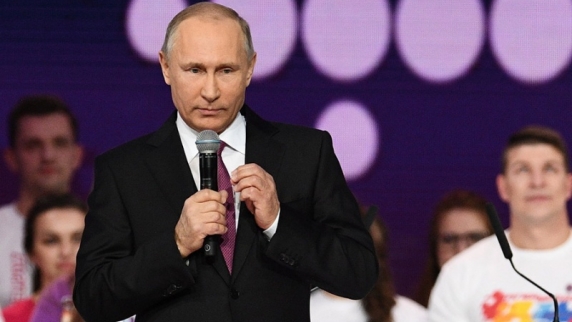Владимир Путин наградил лучшего волонтера года