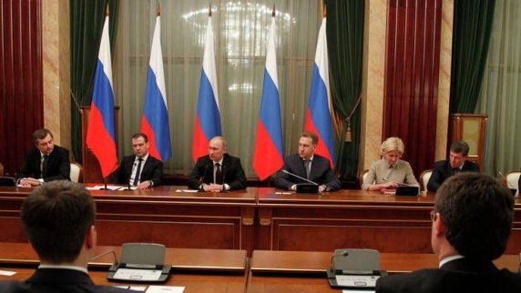 Владимир Путин на предновогодней встрече с министрами оценил работу правительства за пять ...