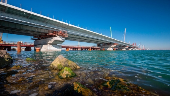Минтранс подтвердил запуск автомобильного движения по <b>мост</b>у в Крым в срок