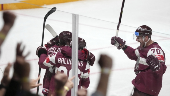 Сборная Латвии по хоккею взяла верх над Швецией и пробилась в полуфинал ЧМ-2023