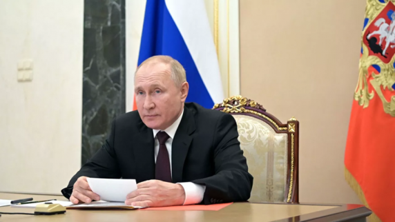 Путин заявил, что пока не созванивался с Макроном после его визита в Киев