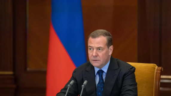Медведев заявил о рисках прямого столкновения Польши с Россией и Белоруссией