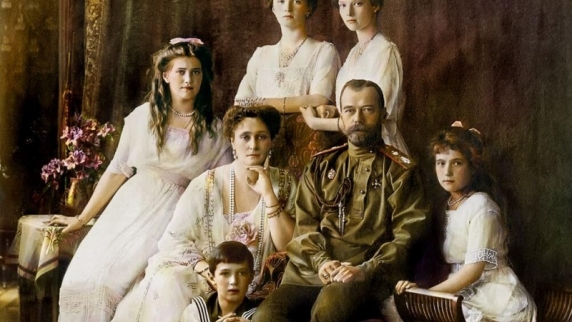 <b>Тобольская митрополия</b> назвала неуместными портреты Романовых на пирожных