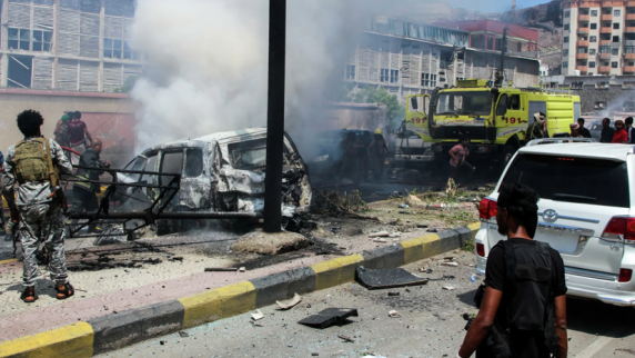 РИА Новости: заминированная машина взорвалась в районе аэропорта в <b>йемен</b>ском Адене