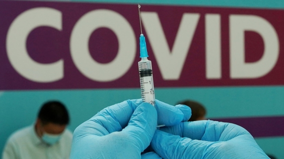Гинцбург: прививаться назальной вакциной нужно будет не чаще раза в полгода