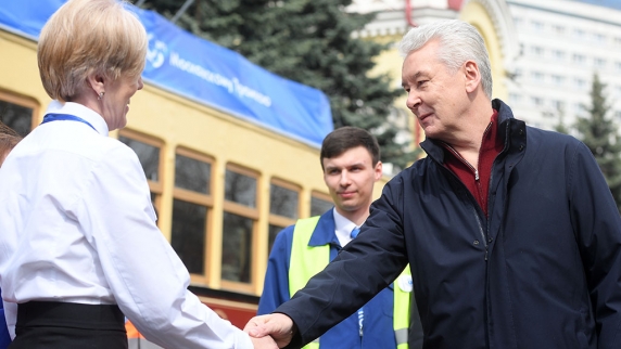 Собянин открыл <b>парад</b> к 120-летию запуска трамвайного движения в Москве