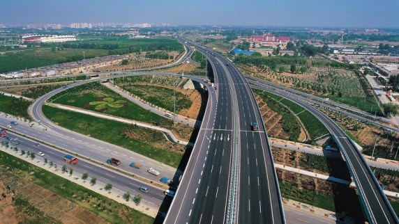 ЦСР предложил построить высокоскоростные дороги между крупными городами