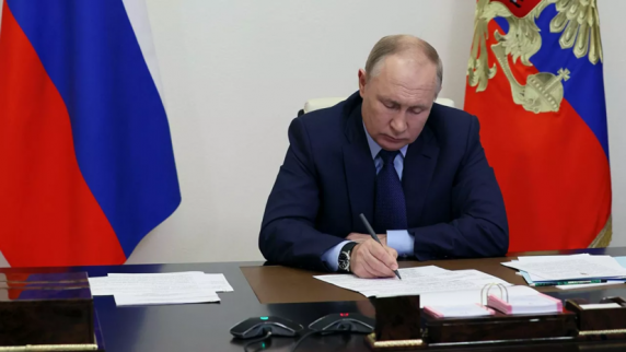 Путин подписал закон о возможности подачи <b>иск</b>ов в суд через госуслуги