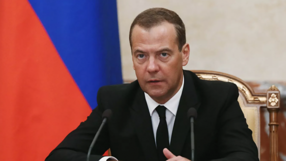 Медведев: санкции не приведут к коллапсу экономики России