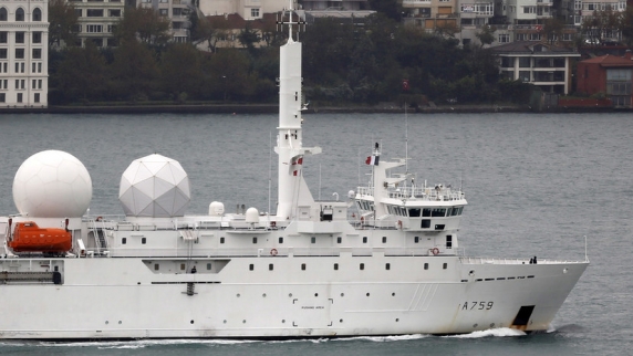 Силы ВВО отслеживают действия корабля-разведчика Франции в Японском море