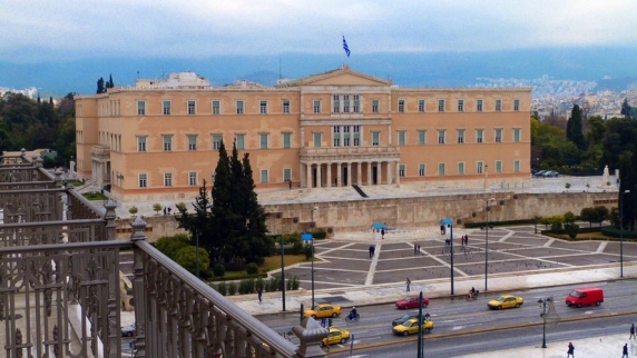 Греческий <b>парламент</b> отклонил вотум недоверия правительству