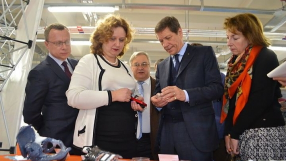 Крупнейшее в РФ производство титановых пластин для лечения переломов открылось в Новосибир...