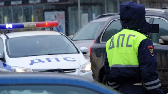 В МЧС заявили о гибели двух человек при падении автобуса с эстакады в Подмосковье