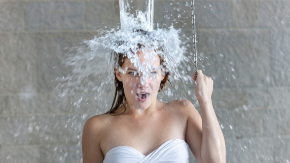 Врач Артемьева призвала не принимать прохладный душ в жару