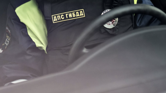 «Ъ»: в России водителям разрешили устанавливать квадратные номера спереди машины